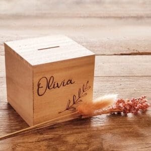 Houten spaarpot met naam en afbeelding Houten spaarpot met naam en afbeelding