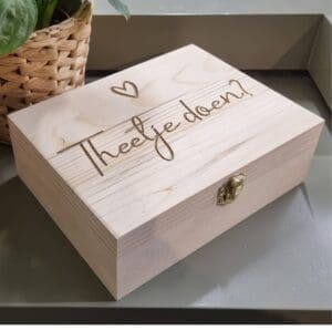 Houten theedoos 6-vaks met tekst en afbeelding Houten theedoos 6-vaks met tekst en afbeelding
