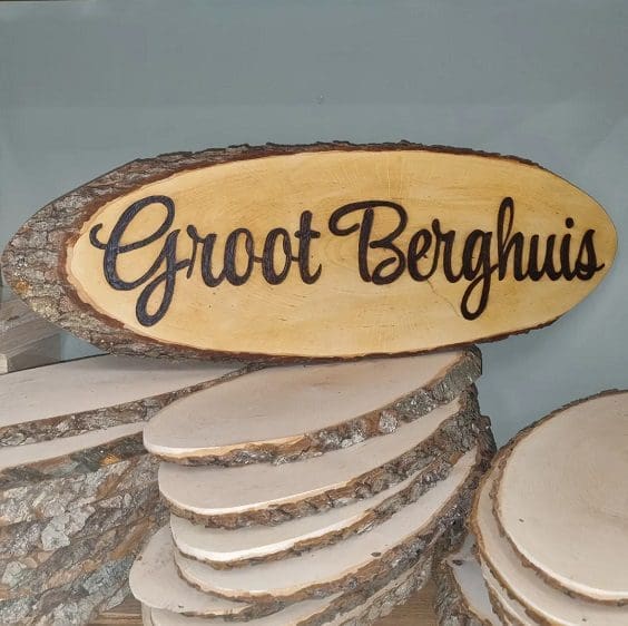 Houten naambord ovaal 55 cm met boomschors - Afbeelding 2